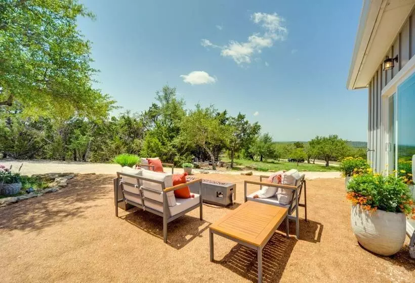 Chic House In Spring Branch W/ Lush Outdoor Space!