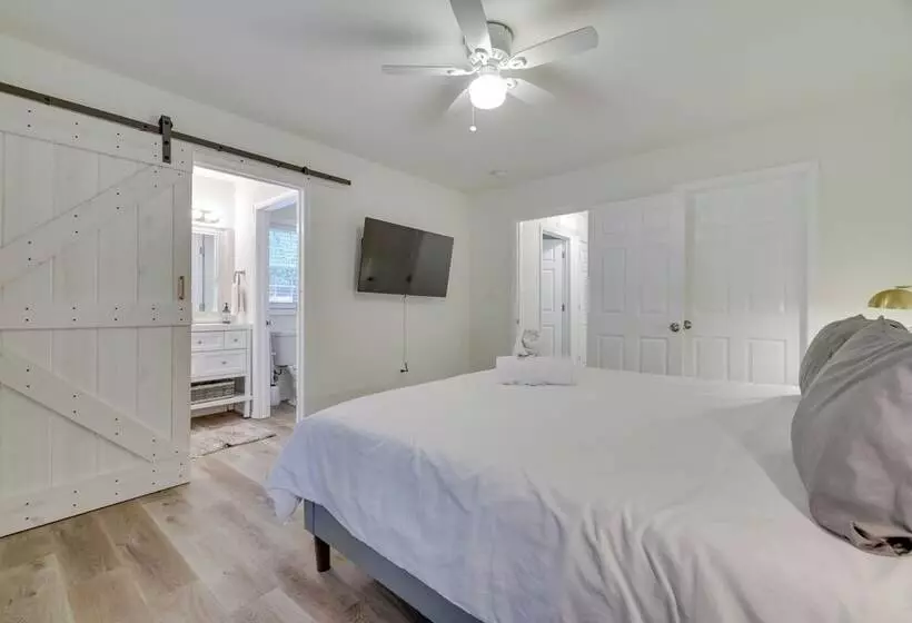 7 Mi To Camelback Mtn: Chic Penn Estates Home