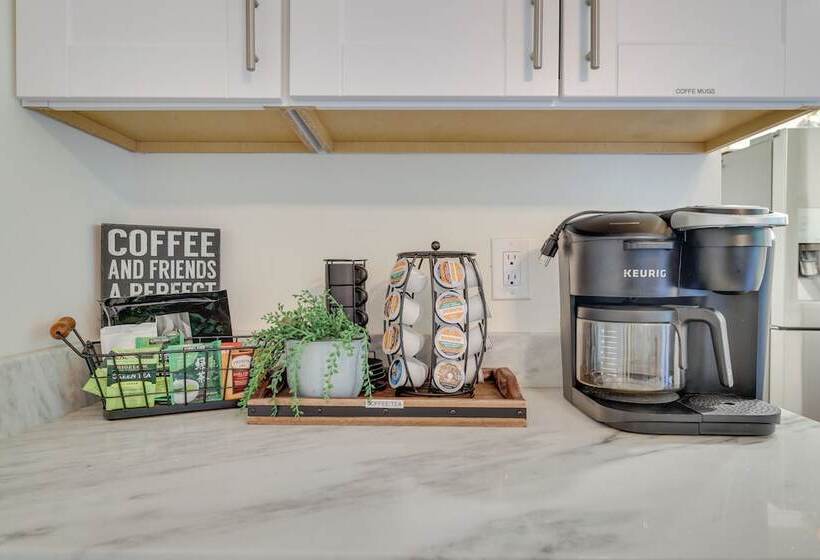 7 Mi To Camelback Mtn: Chic Penn Estates Home