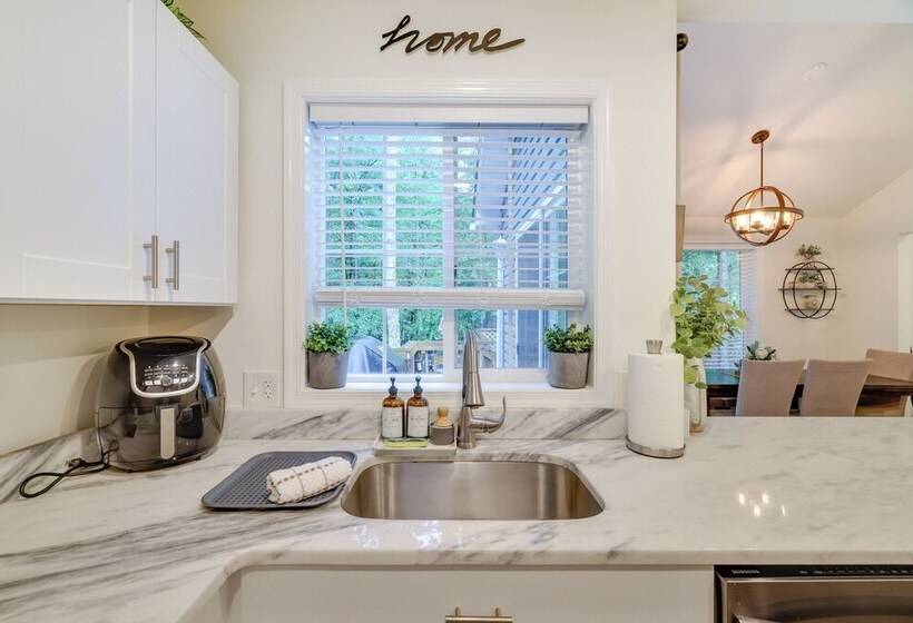 7 Mi To Camelback Mtn: Chic Penn Estates Home