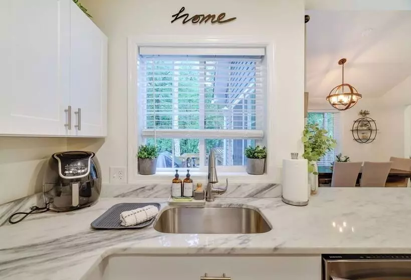 7 Mi To Camelback Mtn: Chic Penn Estates Home