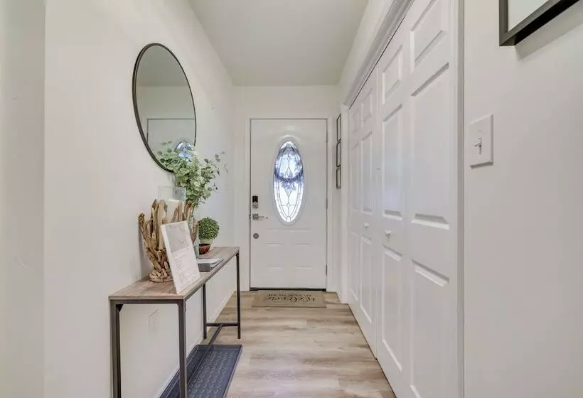 7 Mi To Camelback Mtn: Chic Penn Estates Home