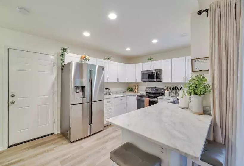 7 Mi To Camelback Mtn: Chic Penn Estates Home