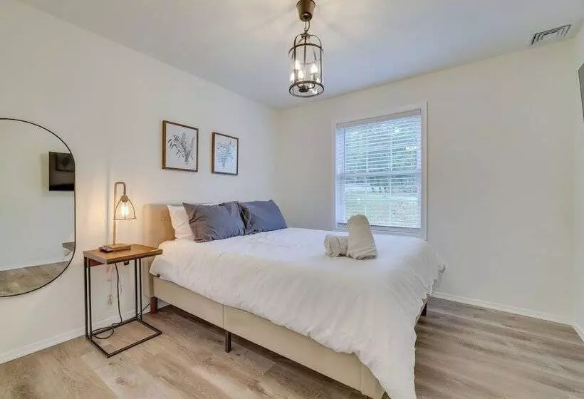 7 Mi To Camelback Mtn: Chic Penn Estates Home