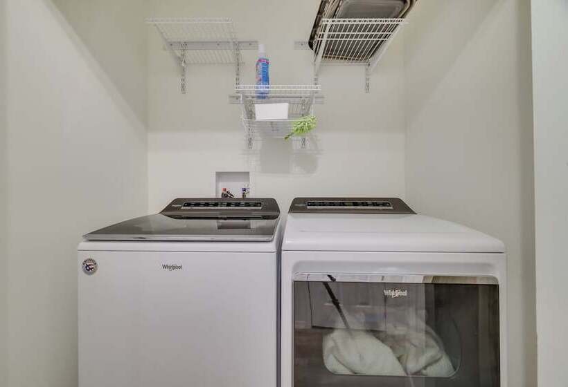 7 Mi To Camelback Mtn: Chic Penn Estates Home