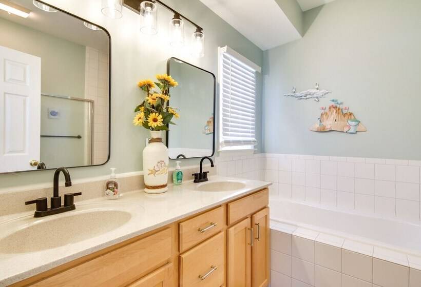 Ocean View Oasis W/ Resort Access, 2 Mi To Beach!