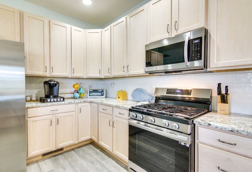 Ocean View Oasis W/ Resort Access, 2 Mi To Beach!