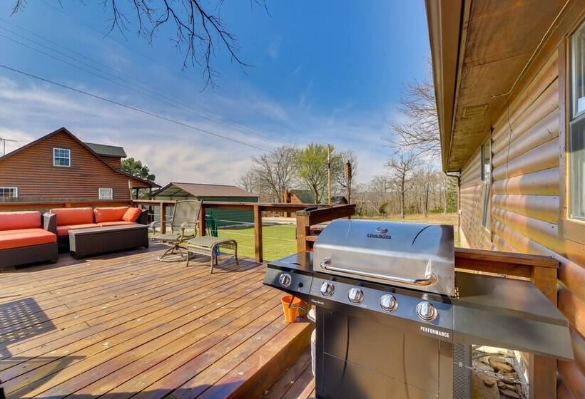 Incredible Log Home: 1 Mile From Lake Tenkiller