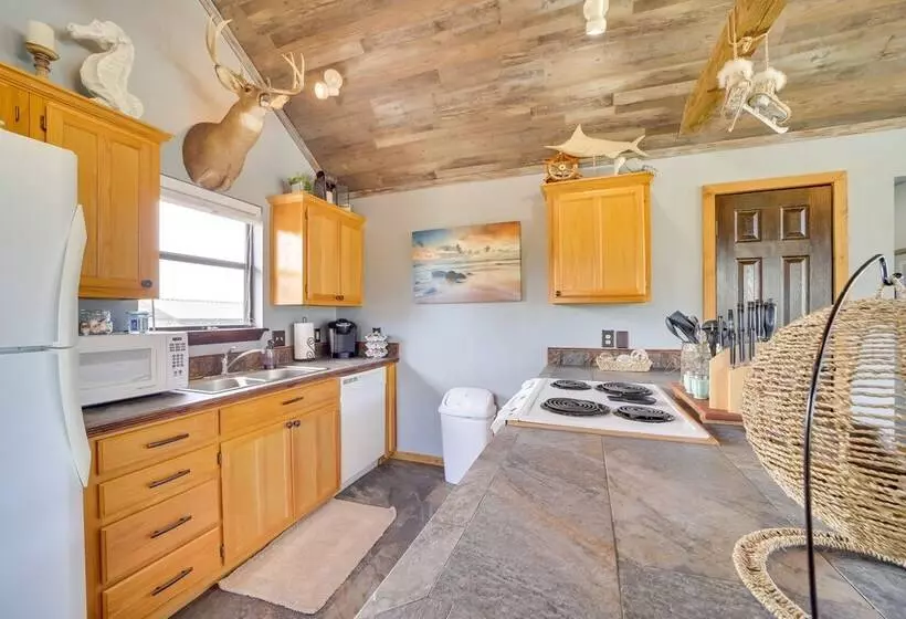 Incredible Log Home: 1 Mile From Lake Tenkiller