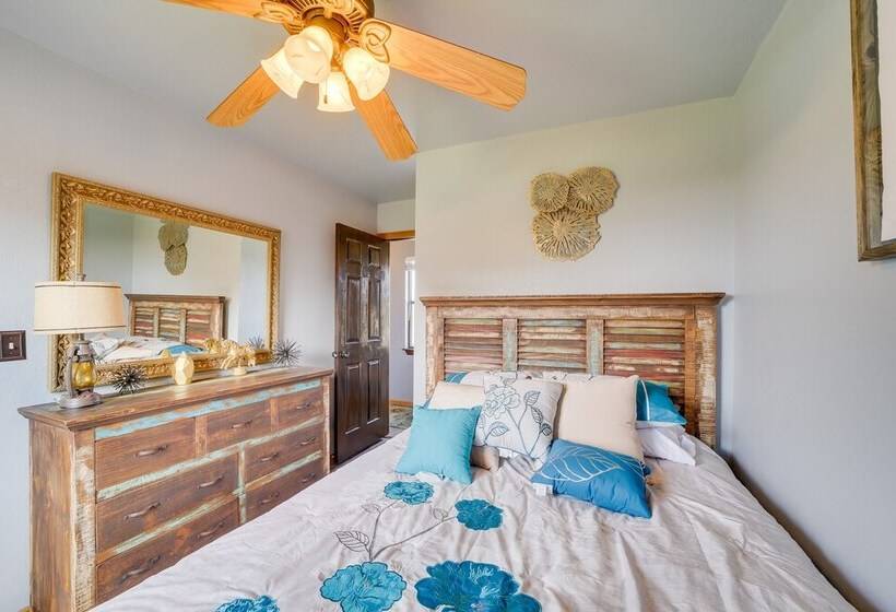 Incredible Log Home: 1 Mile From Lake Tenkiller