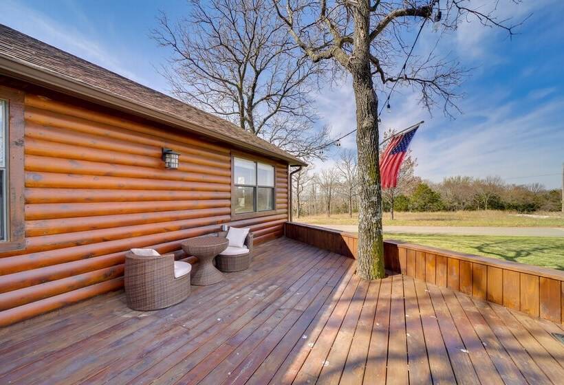 Incredible Log Home: 1 Mile From Lake Tenkiller
