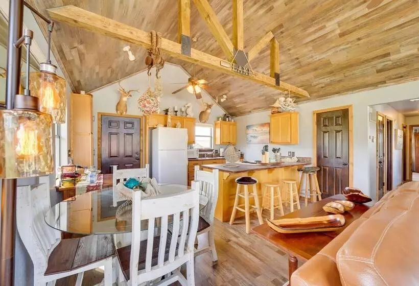 Incredible Log Home: 1 Mile From Lake Tenkiller
