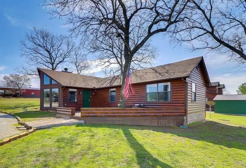 Incredible Log Home: 1 Mile From Lake Tenkiller