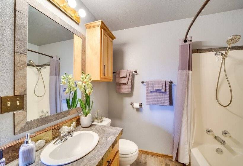 Incredible Log Home: 1 Mile From Lake Tenkiller