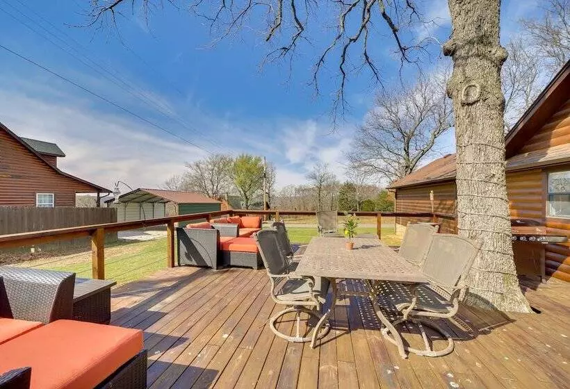 Incredible Log Home: 1 Mile From Lake Tenkiller