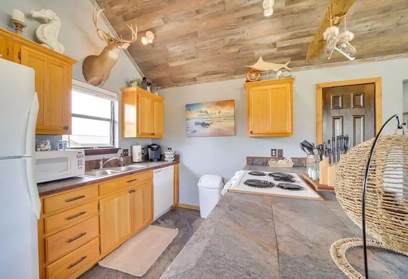 Incredible Log Home: 1 Mile From Lake Tenkiller