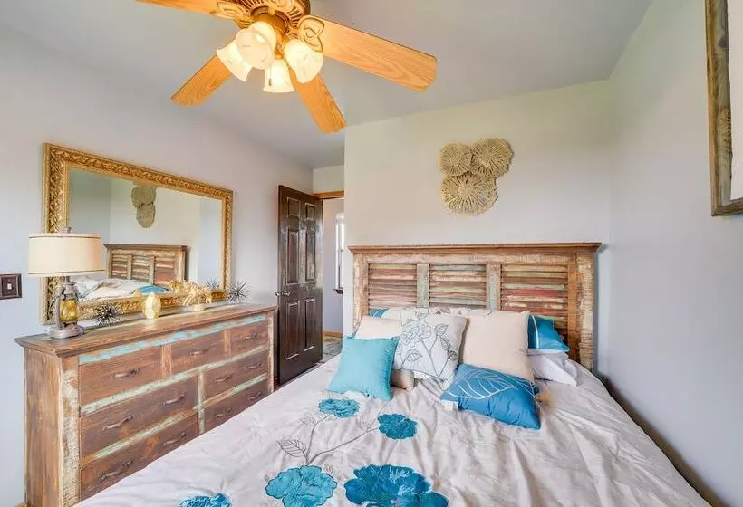 Incredible Log Home: 1 Mile From Lake Tenkiller