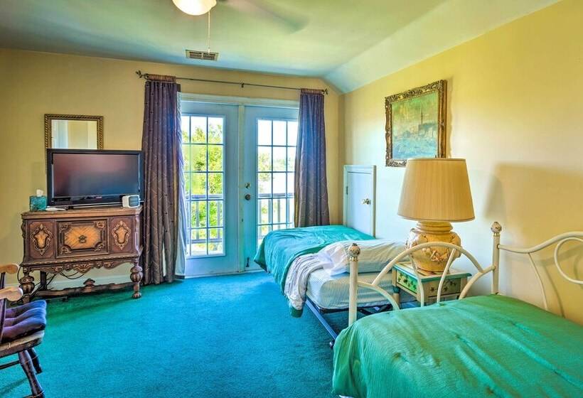 Exquisite Lake Charles Gem   Waterfront Views