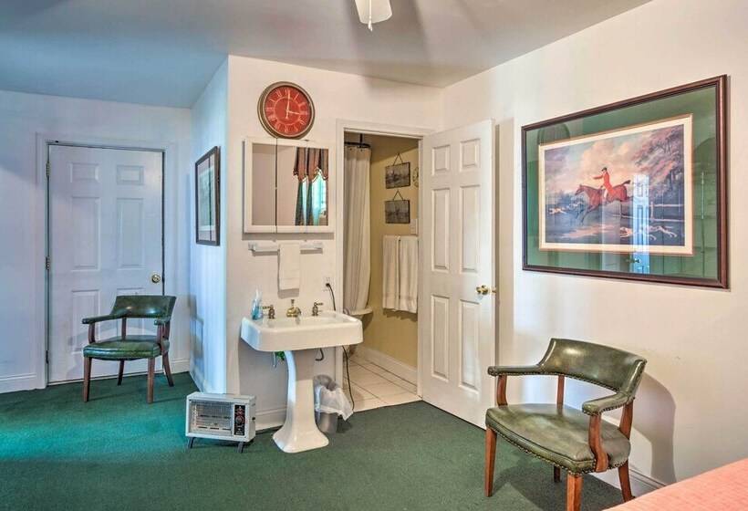 Exquisite Lake Charles Gem   Waterfront Views