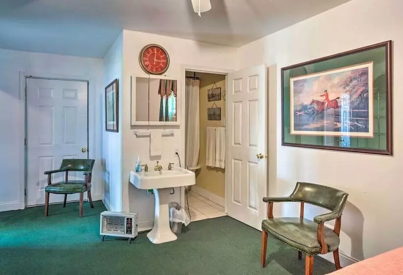 Exquisite Lake Charles Gem   Waterfront Views