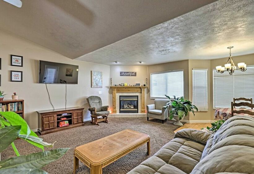 Salem House W/ Sauna, Piano, & Game Room!