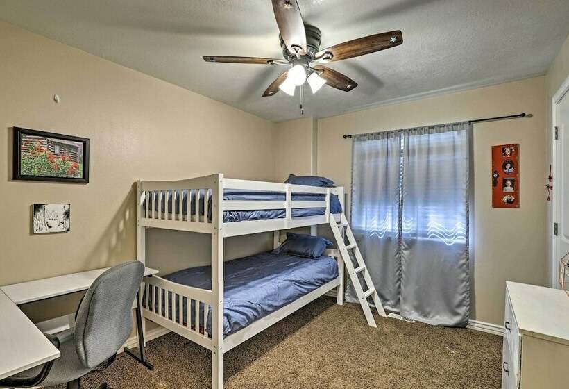 Salem House W/ Sauna, Piano, & Game Room!