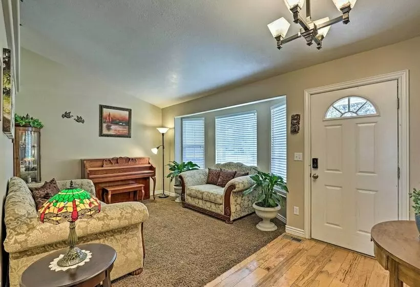 Salem House W/ Sauna, Piano, & Game Room!