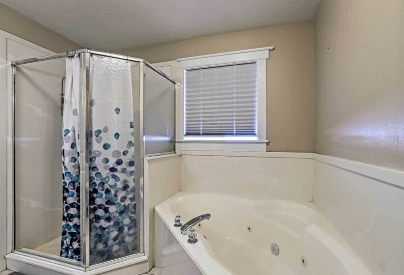 Salem House W/ Sauna, Piano, & Game Room!