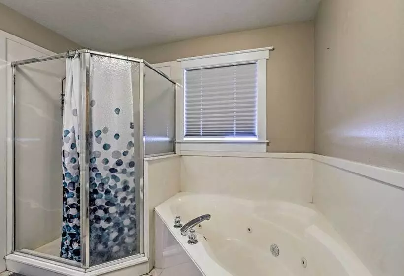 Salem House W/ Sauna, Piano, & Game Room!