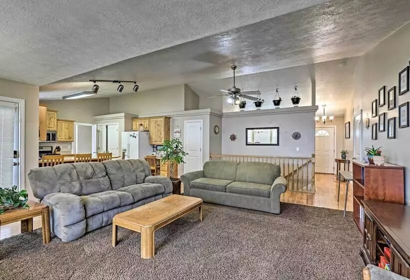 Salem House W/ Sauna, Piano, & Game Room!