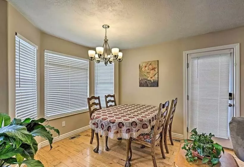 Salem House W/ Sauna, Piano, & Game Room!