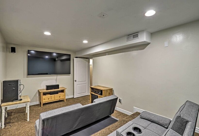 Salem House W/ Sauna, Piano, & Game Room!