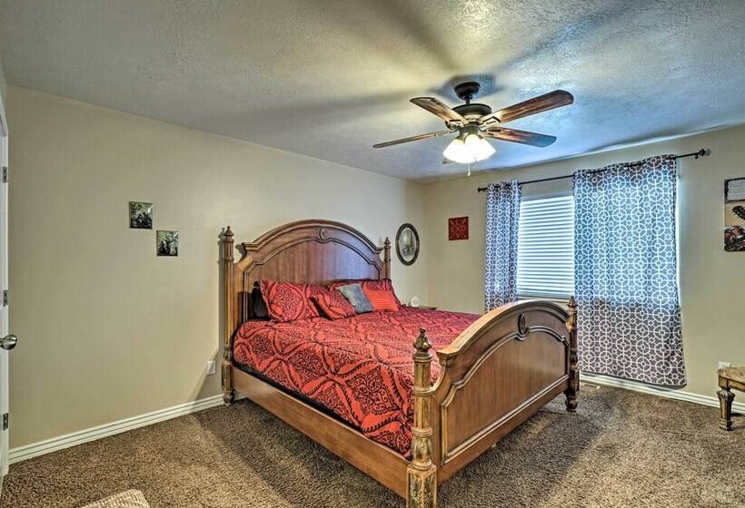 Salem House W/ Sauna, Piano, & Game Room!