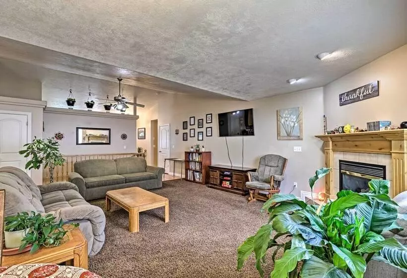 Salem House W/ Sauna, Piano, & Game Room!