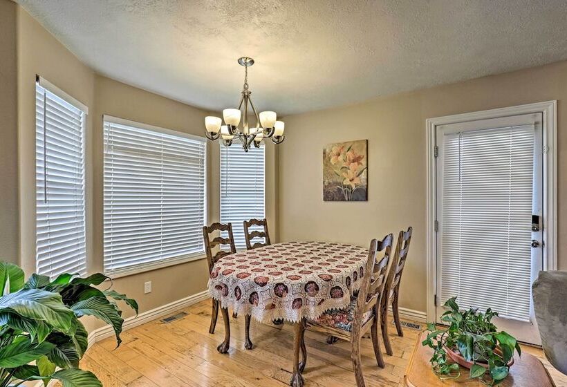 Salem House W/ Sauna, Piano, & Game Room!