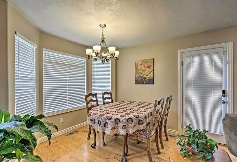 Salem House W/ Sauna, Piano, & Game Room!