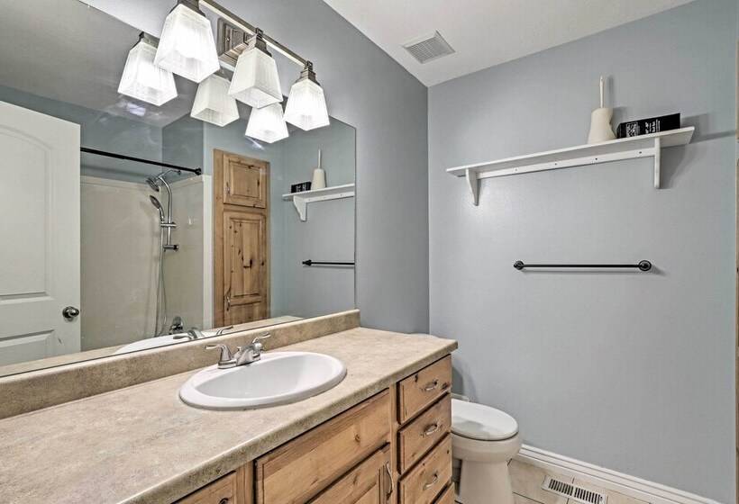 Salem House W/ Sauna, Piano, & Game Room!