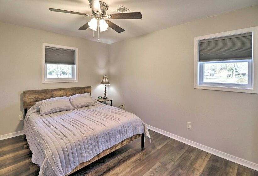 Greers Ferry Home W/ Yard, < 1 Mi To Marina!