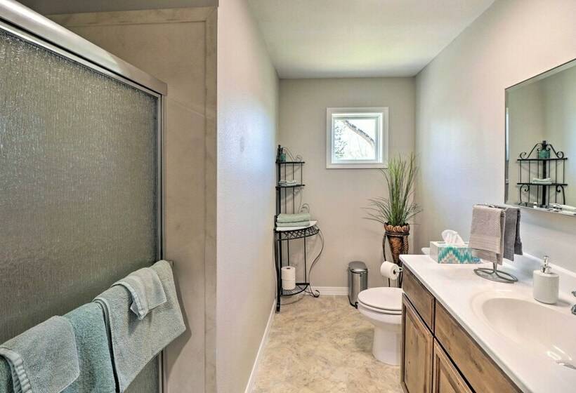 Greers Ferry Home W/ Yard, < 1 Mi To Marina!