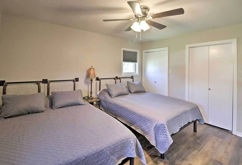 Greers Ferry Home W/ Yard, < 1 Mi To Marina!