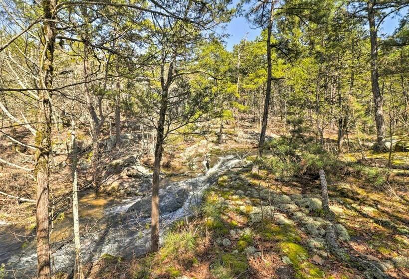 Greers Ferry Home W/ Yard, < 1 Mi To Marina!