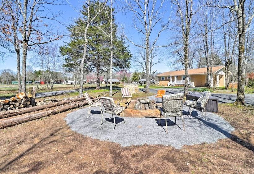 Greers Ferry Home W/ Yard, < 1 Mi To Marina!