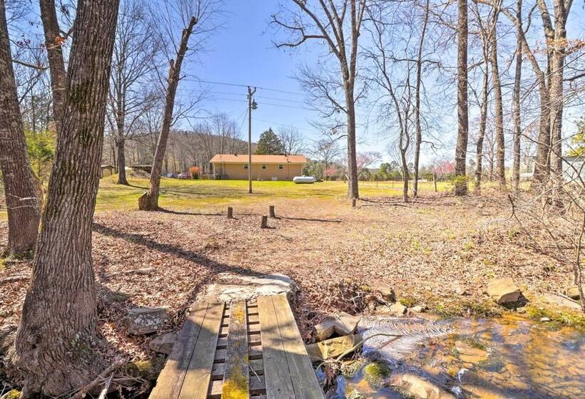 Greers Ferry Home W/ Yard, < 1 Mi To Marina!