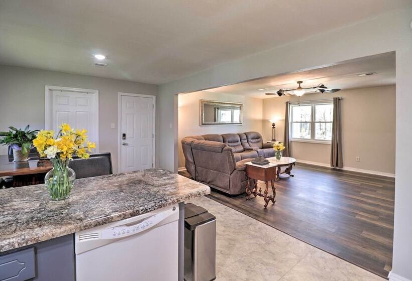 Greers Ferry Home W/ Yard, < 1 Mi To Marina!