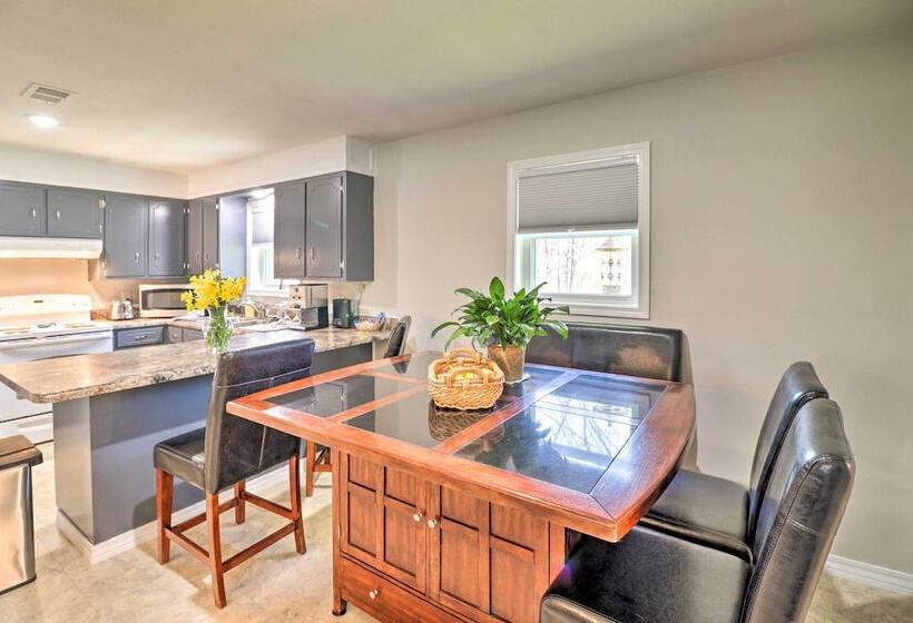 Greers Ferry Home W/ Yard, < 1 Mi To Marina!