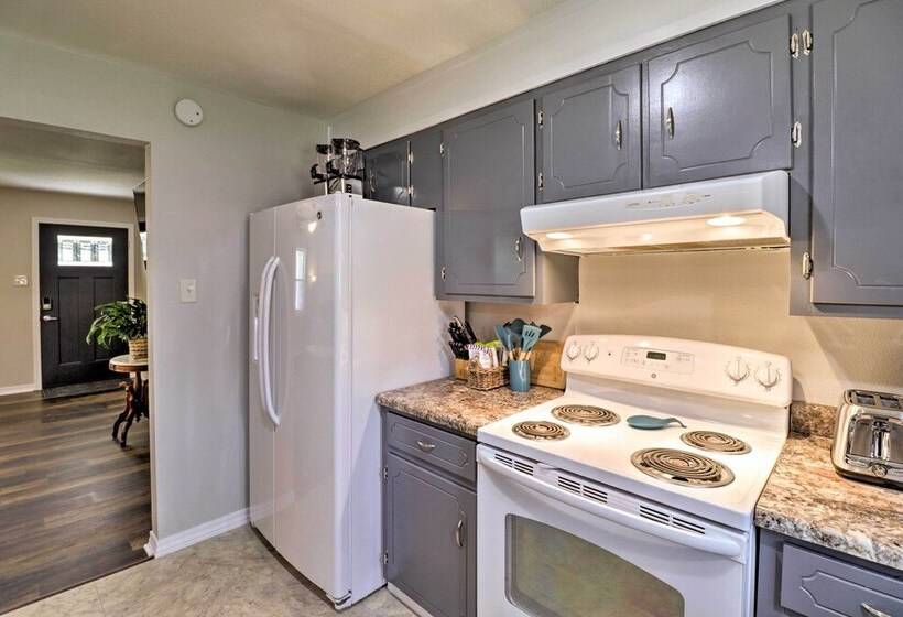 Greers Ferry Home W/ Yard, < 1 Mi To Marina!