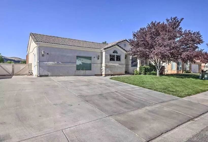 Home W/ Game Room & Fire Pit: 30 Min To Zion!