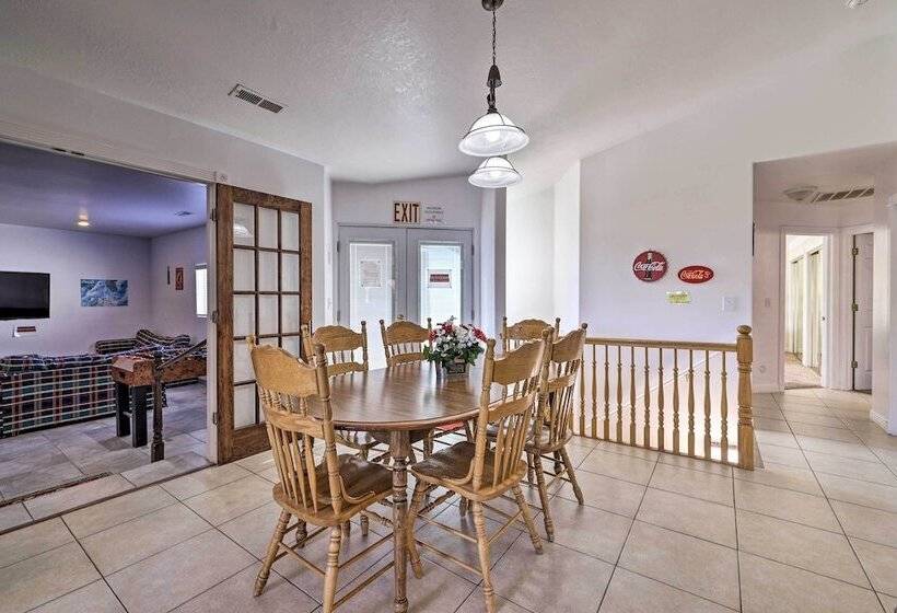 Home W/ Game Room & Fire Pit: 30 Min To Zion!