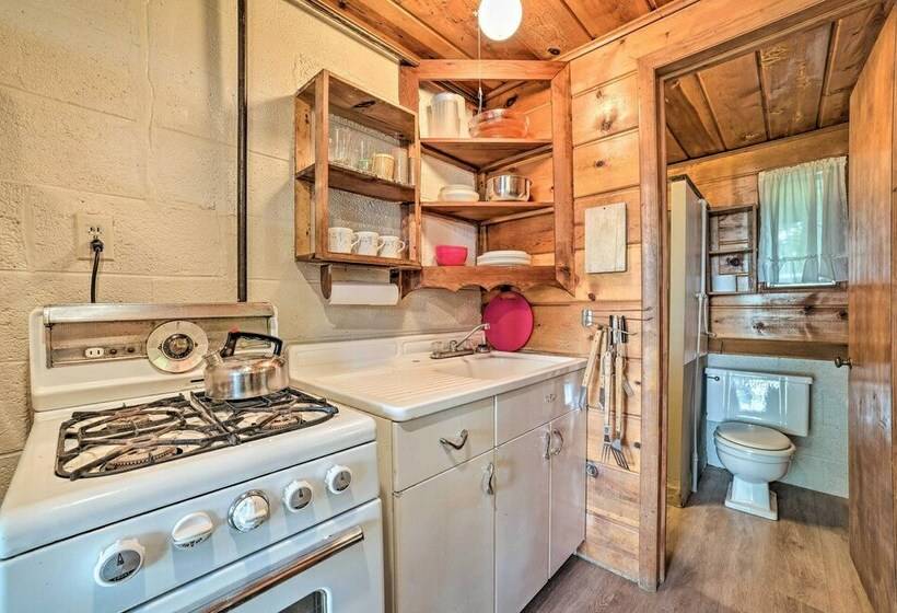 Houghton Lake Cabin W/ Direct Water Access!