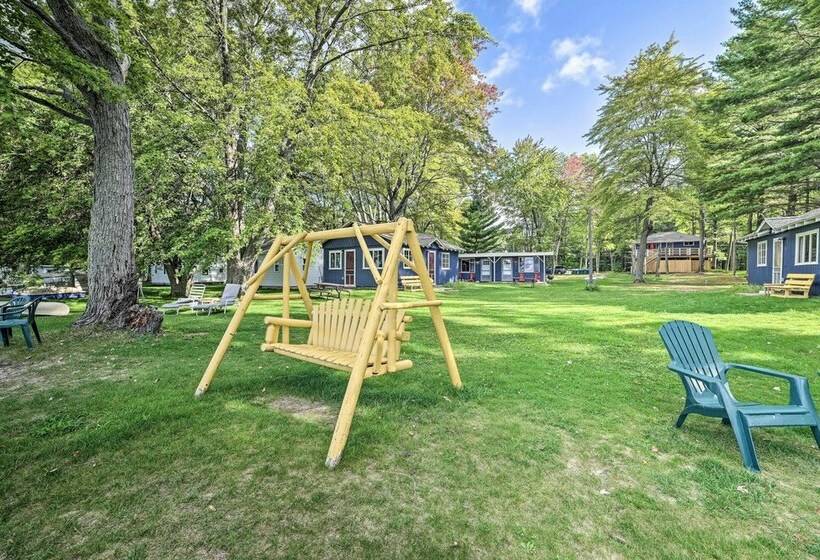 Houghton Lake Cabin W/ Direct Water Access!